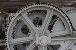 314-1269 Dubuque IA - Mississippi River Museum - Gears on the Black